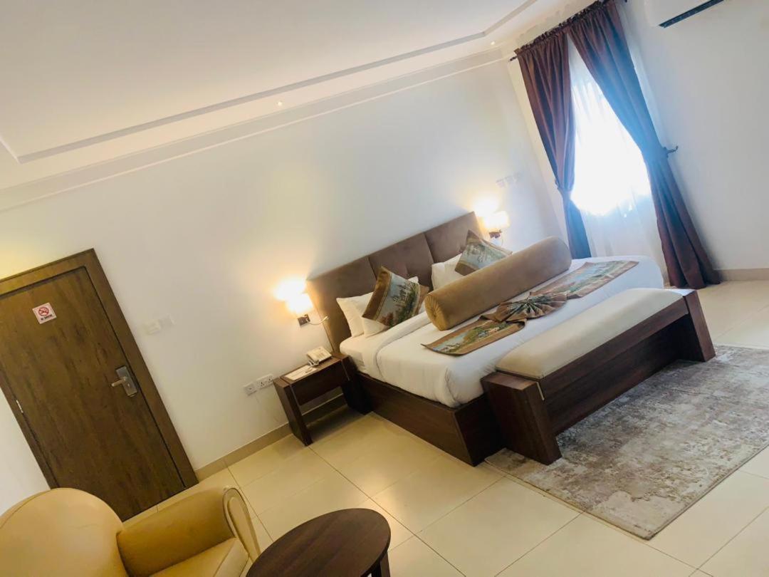 Swiss Pearl Continental Suite Wupa 外观 照片