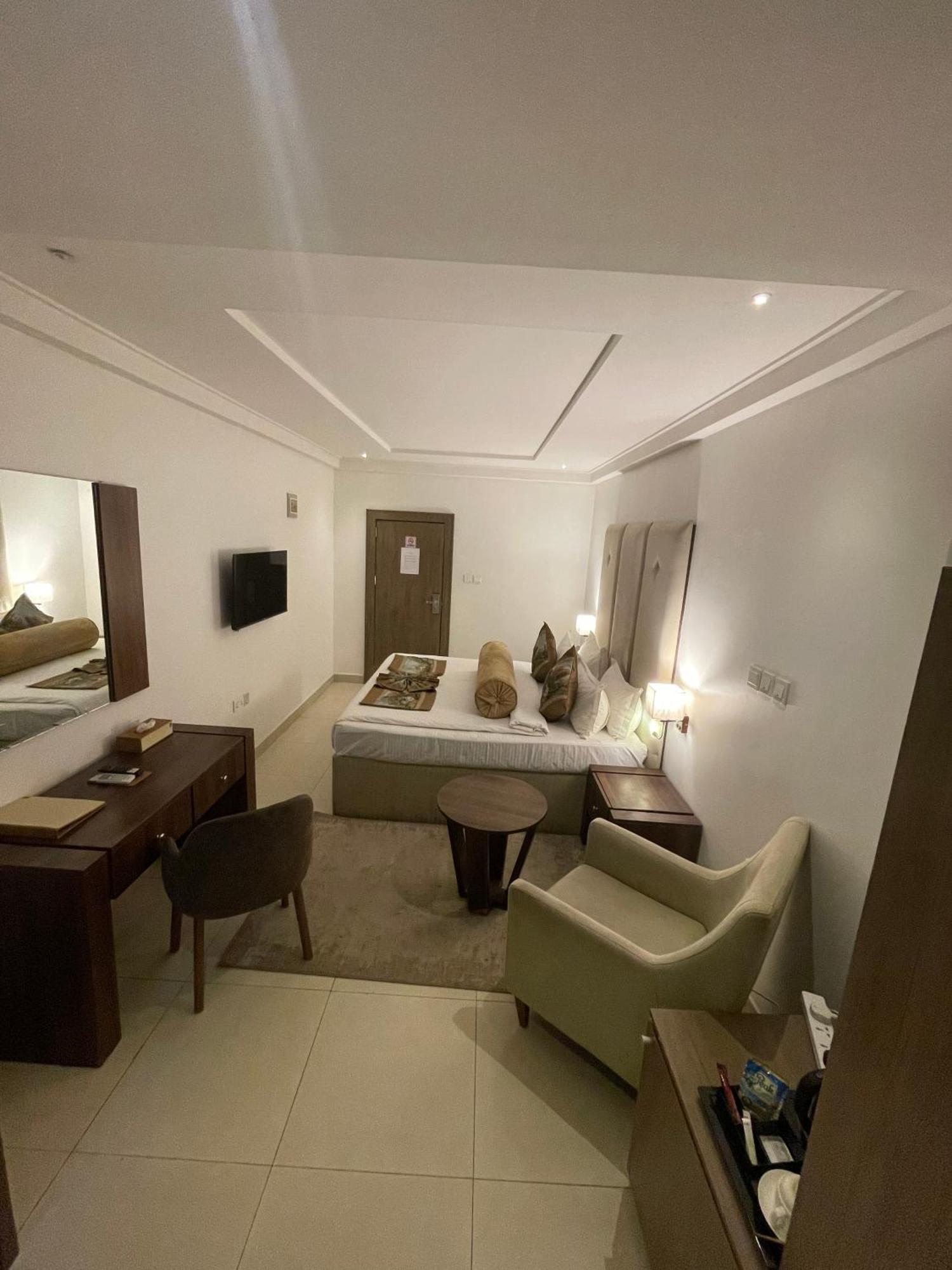 Swiss Pearl Continental Suite Wupa 外观 照片