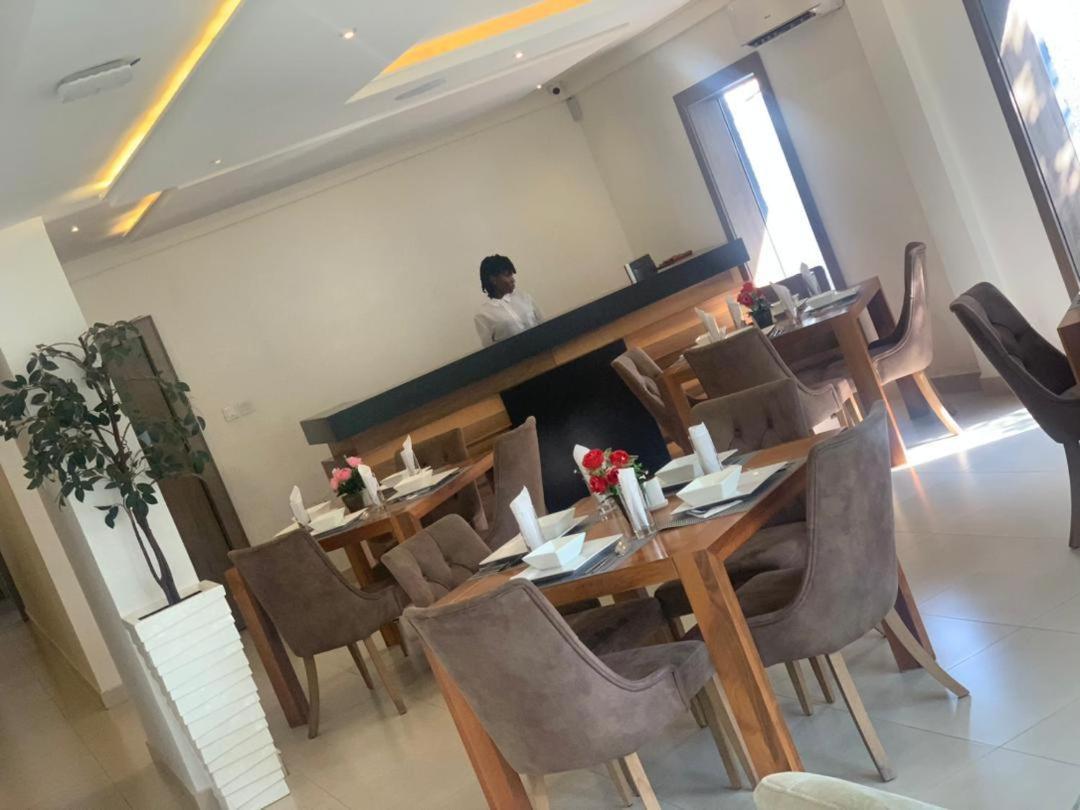 Swiss Pearl Continental Suite Wupa 外观 照片